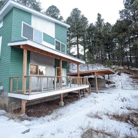 Flagstaff 4Br Cabin w/ Hot Tub, EV Charger, Trails