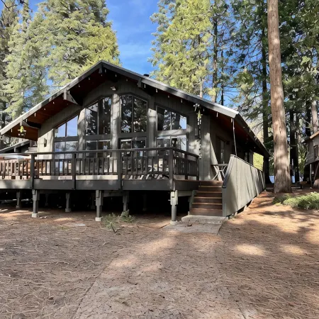 Solitude in the Cedars, Spacious Mountain Home