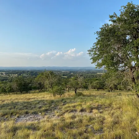 Quiet Studio located on 110 acre ranch with walking trails