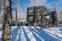 Red Elephant Resort next to the Big Wood River - When Only the Best Will do. - 4-Star