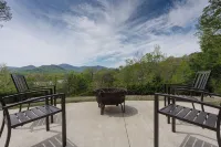 Luxury Home with Amazing Lake & Mountain Views, Game Room, Hot Tub, Lake Access! - Bjergudsigt