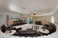 5-Min Walk to Beach! Private Heated Pool & 5Br Home - sul mare