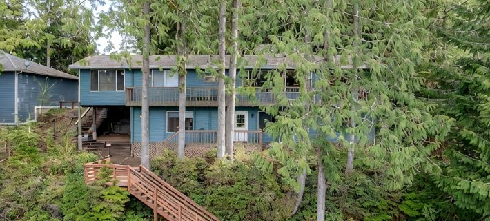 Stunning views, Strong Wi-fi, and Private Beach! Hotels in Mason County