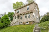 West Roxbury Retreat–Near Downtown Boston, Steps to Train & Bus,Member Only Deal - บังกะโล