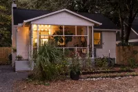 The Bohemian Cottage + Butterfly Garden - บ้านพักหลังเล็ก