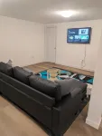 Brand New Affordable 3 Bedroom Suite. - Homestays