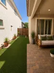 Pet-Friendly 4 Bed Home w/ Pool Access, Patio & Garage – Walk to Dining! - Homestays