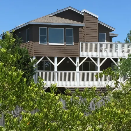 Charming cottage 2 blocks from the beach