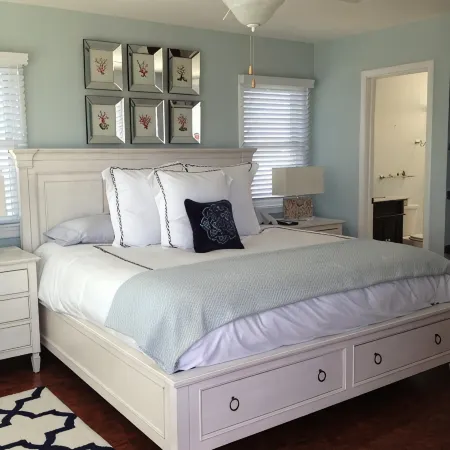 Charming cottage 2 blocks from the beach