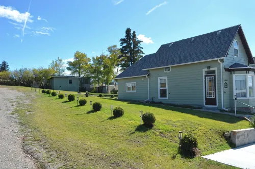 Completely Renovated Home with Mountain Views - Homestays
