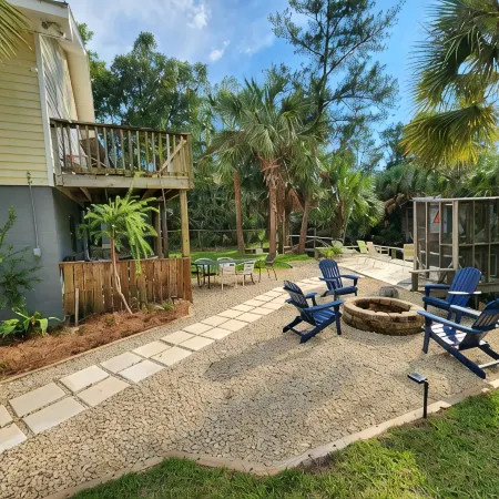GULF ACCESS  home w/ dockage, private yard & 2 min walk to eat and stores!