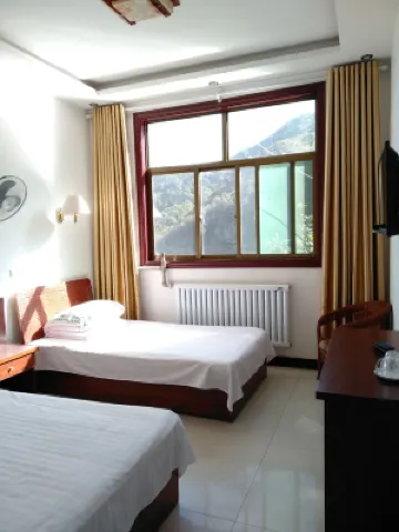 Zanhuang Shiyan Guanghua Hostel
