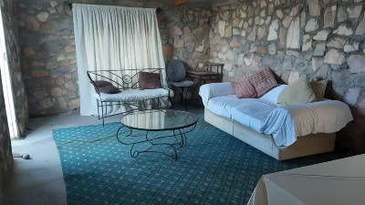 Nhaka Savaal Hotels in 