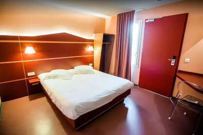 FastHotel Montmarault - Auberge du Grand Champ Hotels in Target