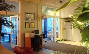 O'Hare Inn & Suites
