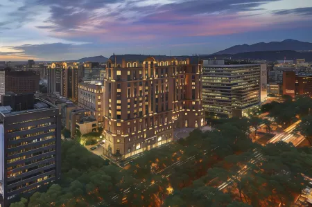 Mandarin Oriental Taipei Отели рядом с достопримечательностью «Shi Lin Ci Cheng Gong»