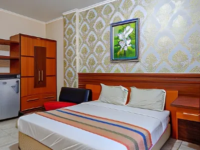 Pineapple Mansion Solo Mitra RedDoorz Near RS Jih Solo Hotels in Laweyan