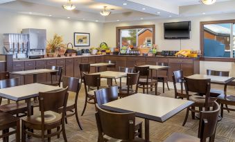 Gray Wolf Inn & Suites