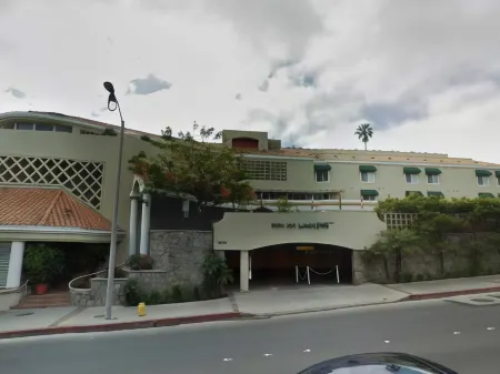 Casa Loma Beach Hotel