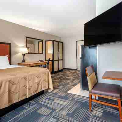 Quality Inn & Suites Evansville Downtown Rooms