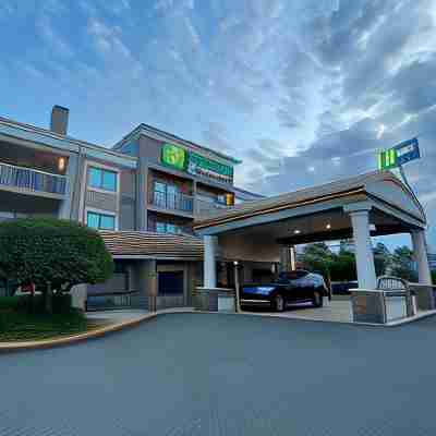 Holiday Inn Express Tifton Hotel Exterior