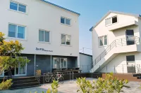 Two Wheels Pension & Guesthouse - Hostel - Condos