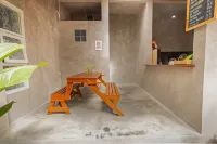 Griya Bansu : Ndalem Ibu Hotels in Ngampilan