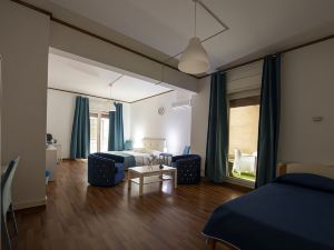 Doctor House Standard, Suites & Luxury Rooms