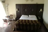 Nelrose Hotel - Class King