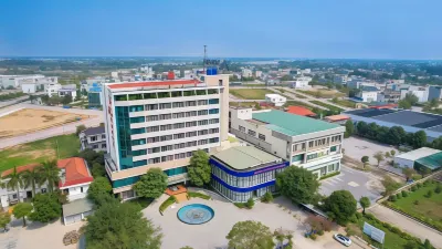 Phoenix Hotel Hôtels à proximité de : Chùa Mậu Xương