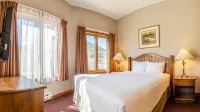 Cahilty Hotel & Suites Hotels in Sun Peaks