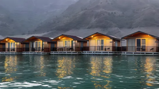Le Roi Floating Huts & Eco Rooms