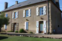 Château Latour Hotel a Luzy