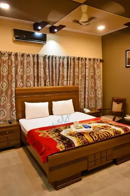 Sk Travellers Inn Hotel dekat Malik Square