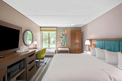Hampton Inn Cleveland/Westlake Hotels near Pearle Vision
