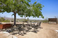 Mesa View Homestead - Cozy, 360 Views & Tranquility! 1 Bedroom Home by RedAwning Hôtels à : Pioneertown