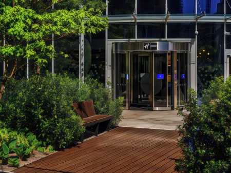Holiday Inn Express Warsaw - the Hub