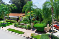 Tropical Villas of Venice Beach