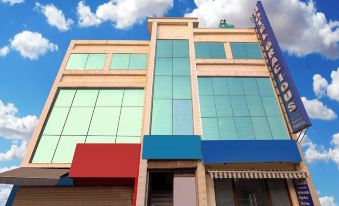 Gracious by Vishesh Hotels & Home Stay