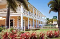White Lace Motor Inn Mackay - Pools