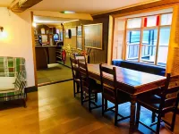 The Hollybush Inn and B&B Hotels in Fawsley