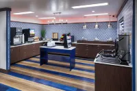 Hotel J Green Bay - breakfast