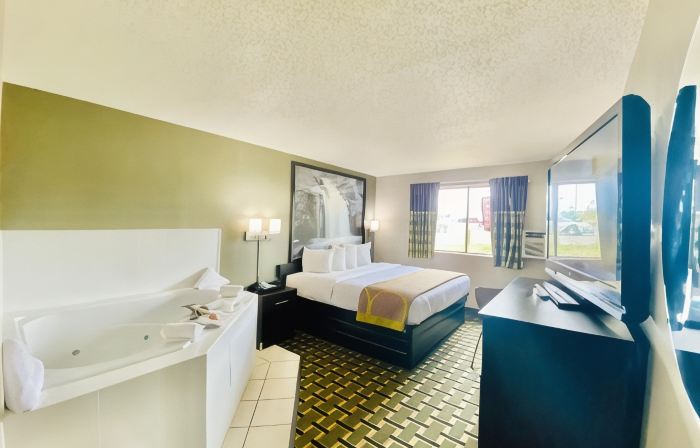 Super 8 by Wyndham Grand Rapids/Wyoming