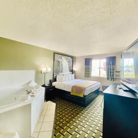 Super 8 by Wyndham Grand Rapids/Wyoming