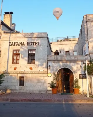 Tafana Cave & Stone Lodge Hoteles en 