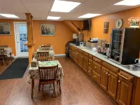 Four Winds Country Motel - breakfast