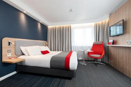 Holiday Inn Express London-Hammersmith Отели рядом с достопримечательностью «British Heart Foundation Furniture & Electrical»
