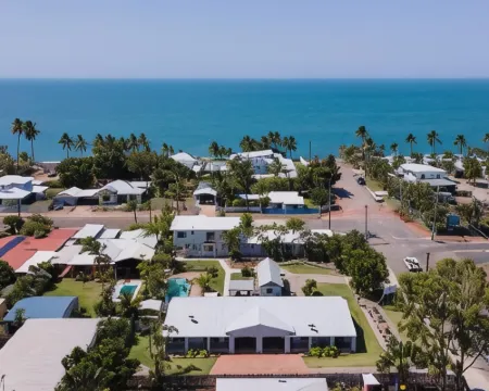 Palm View Holiday Apartments Hotels in Bowen