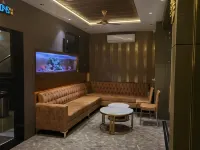 Hotel Elliott Inn โรงแรมใกล้ห้างสรรพสินค้าโอเบอรอย