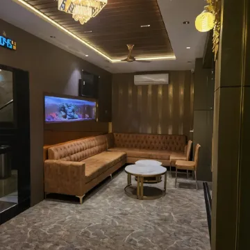 Hotel Elliott Inn Отели рядом с достопримечательностью «Торговый Центр Оберои»